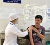 Tiêm vắc xin phòng bệnh dại tại Trung tâm Kiểm soát bệnh tật tỉnh Gia Lai (Ảnh: Thu Phương)