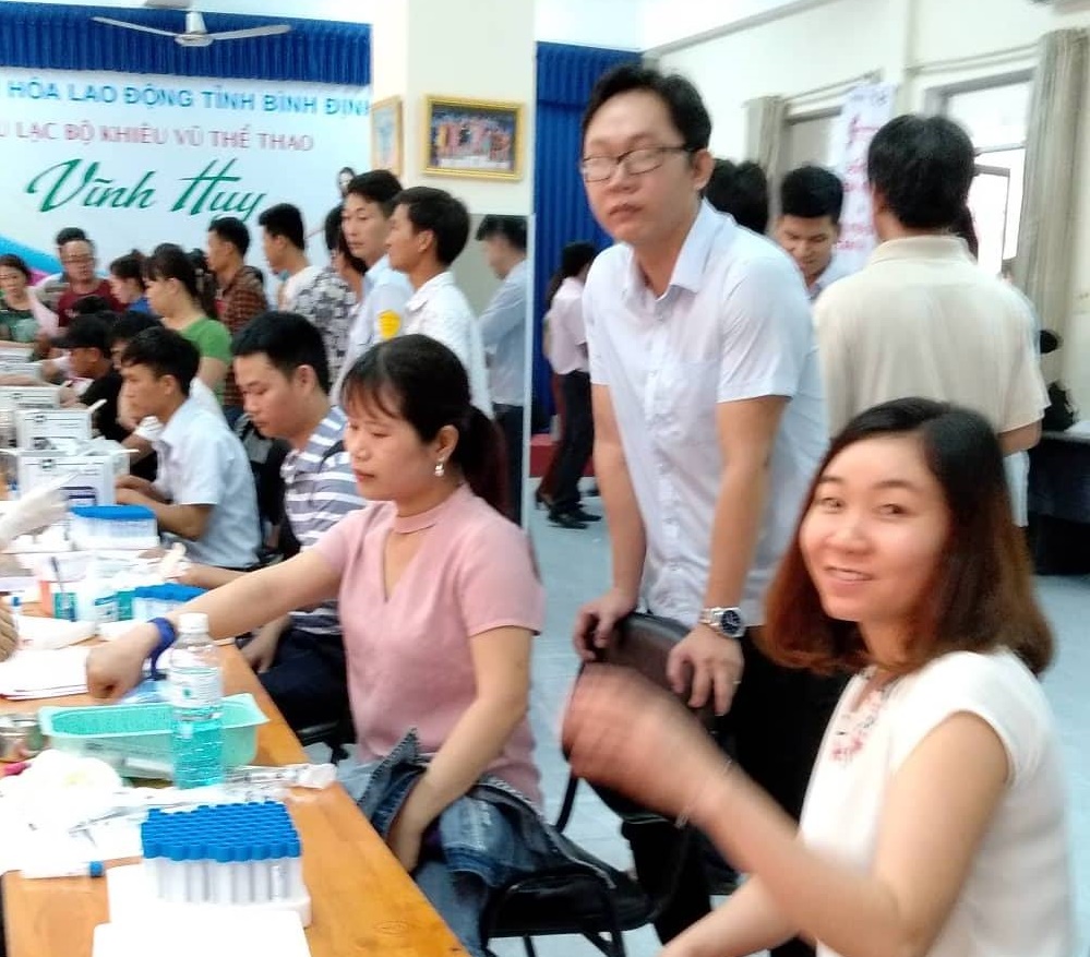 Thanh niên Đoàn Sở Y tế tham gia hiến máu