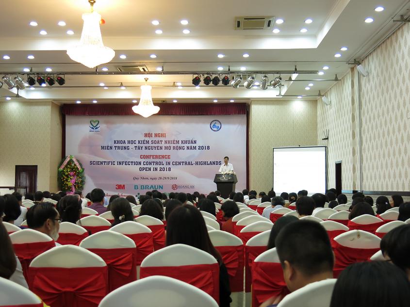 BSCKII. Nguyễn Văn Thành – Phó cục trưởng Cục quản lý khám chữa bệnh (Bộ Y tế) phát biểu tại Hội nghị 