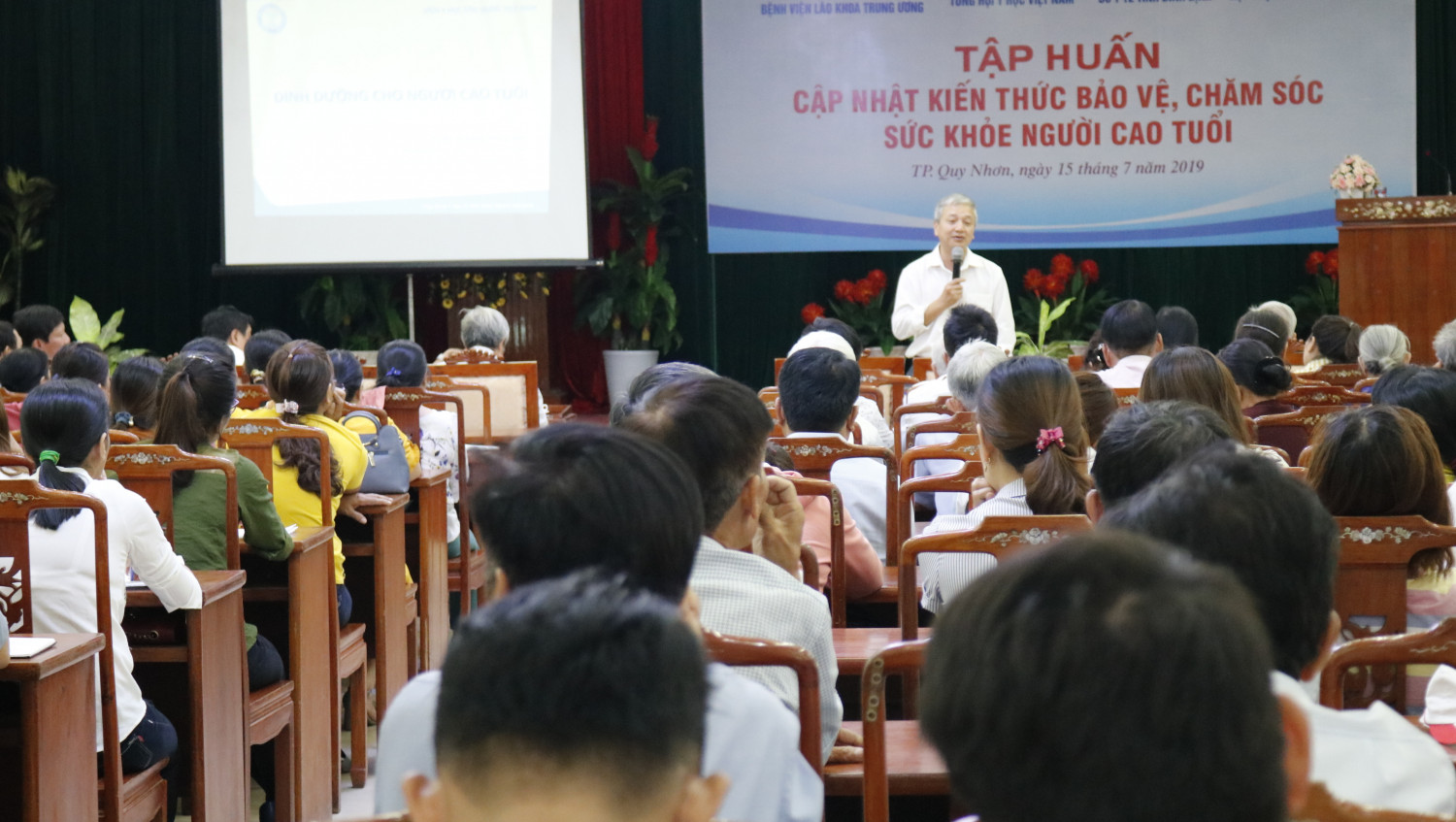 BSCK II. Lê Quang Hùng – Giám đốc Sở Y tế tỉnh Bình Định chia sẻ thông tin chăm sóc sức khỏe người cao tuổi tại tỉnh Bình Định