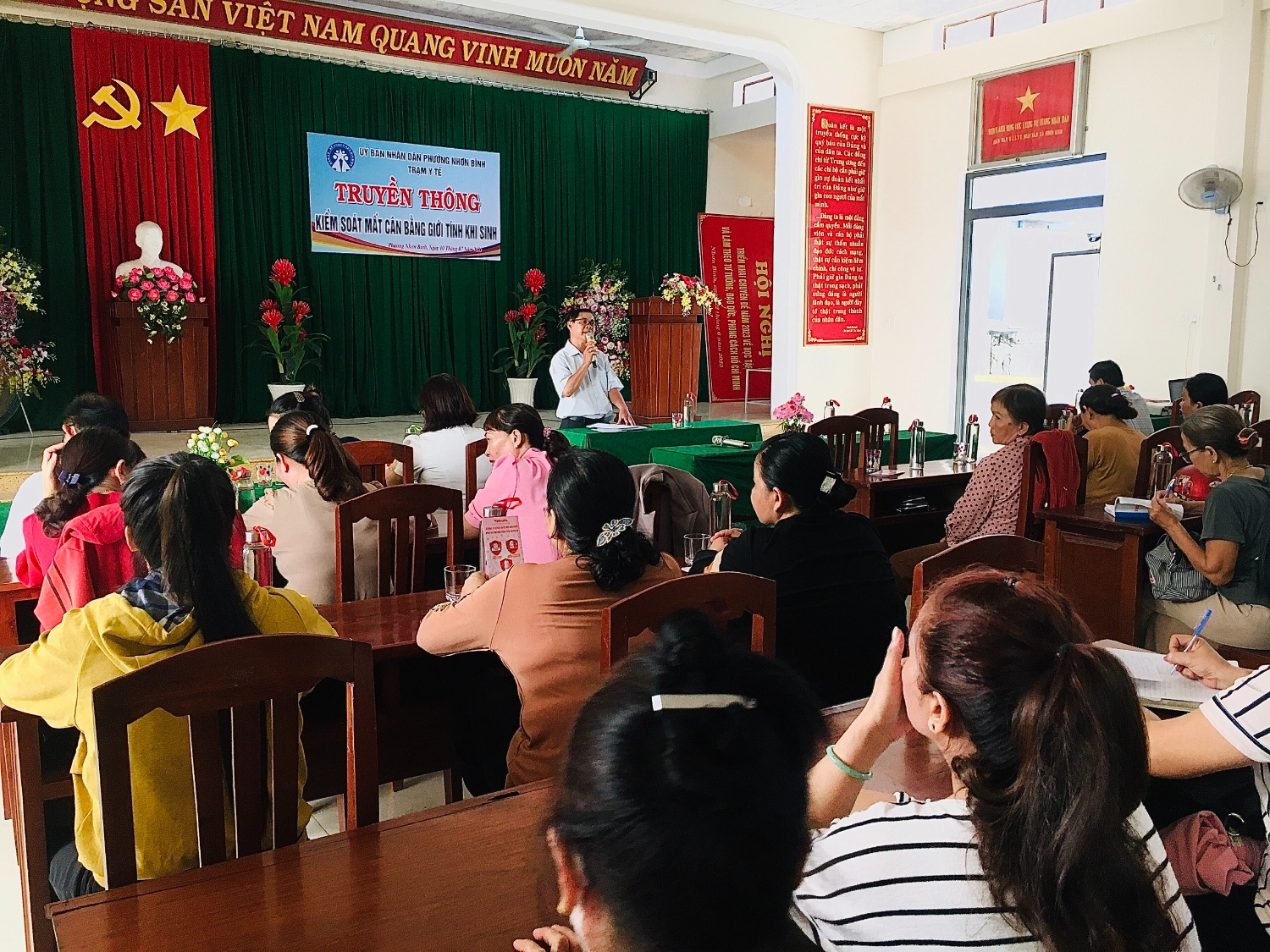 Toàn ảnh về buổi truyền thông tại UBND phường Nhơn Bình (Thu Hiền)