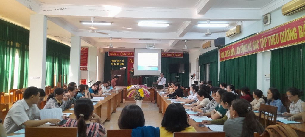 Tập huấn kỹ năng truyền thông giáo dục sức khỏe y tế cơ sở
