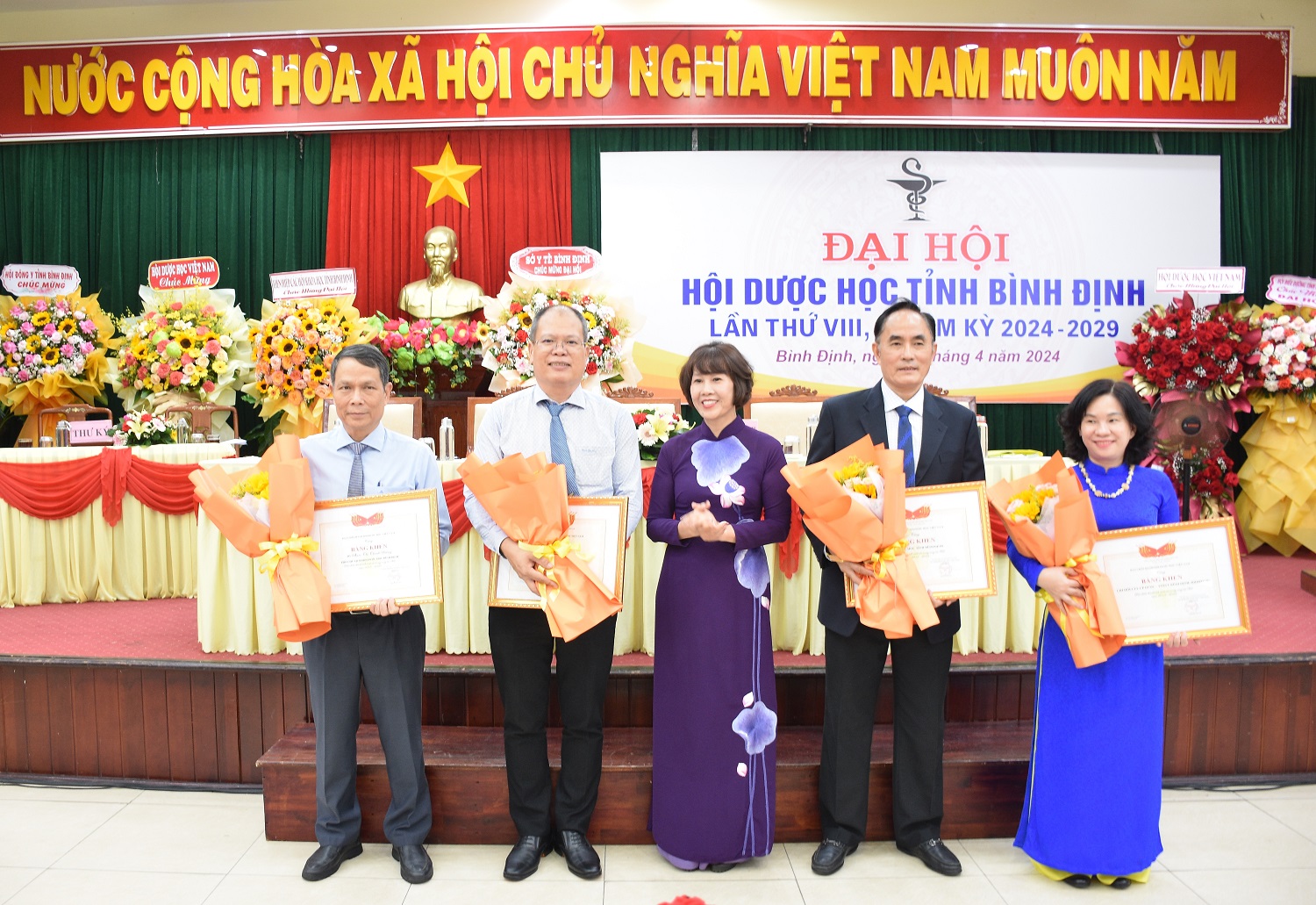 Tang bang khen