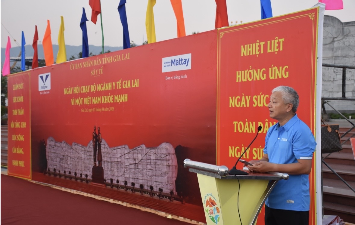 Đồng chí Lê Quang Hùng – Tỉnh ủy viên, Giám đốc Sở Y tế phát biểu tại buổi lễ (Ảnh: Xuân Phước)