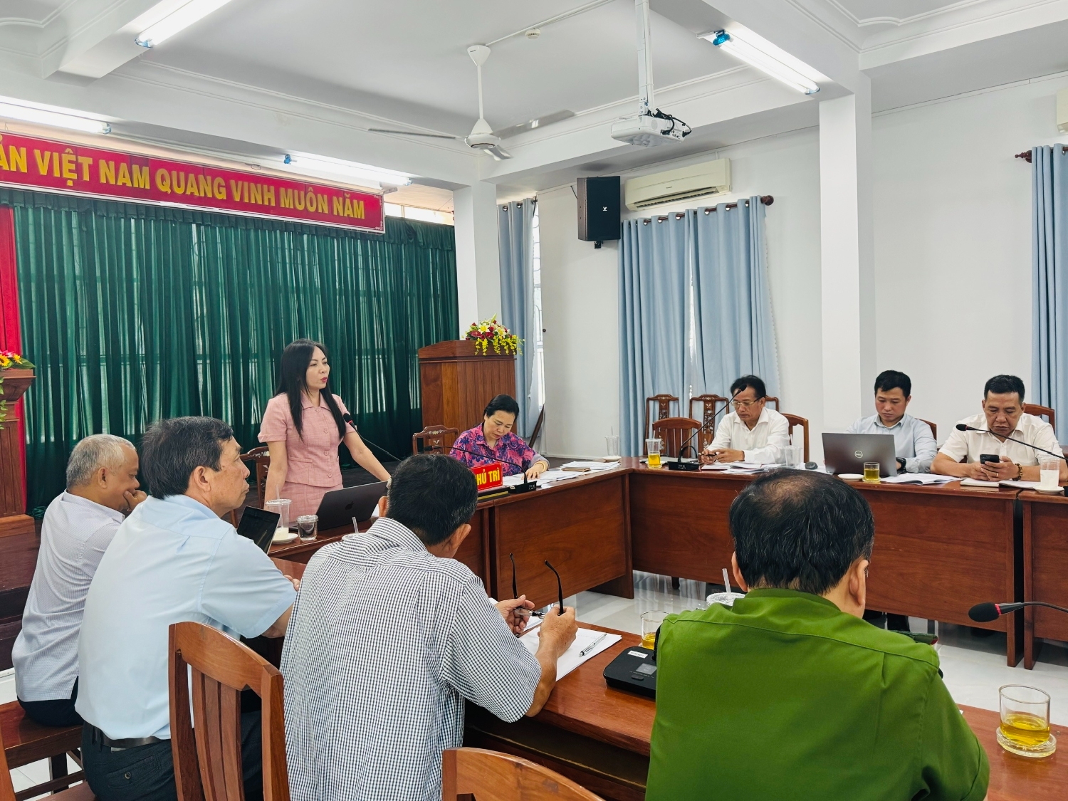 Quang cảnh buổi làm việc (Ảnh Bích Thảo)