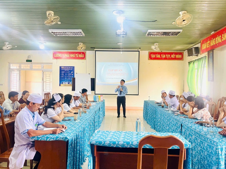 Quang cảnh lớp tập huấn.