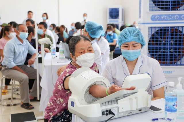 Ảnh minh họa: Khám sức khỏe cho người dân tại cộng đồng. (nguồn: suckhoedoisong)