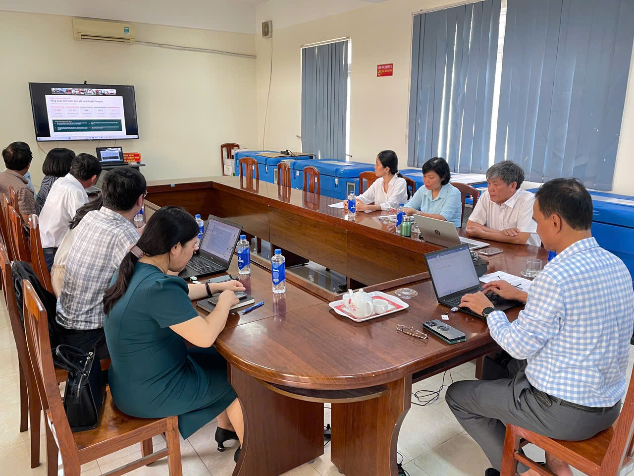 Toàn cảnh hội nghị nghe báo cáo triển khai chiến dịch cao điểm phòng, chống dịch SXH Dengue năm 2026. (Ảnh Nhất Tâm)
