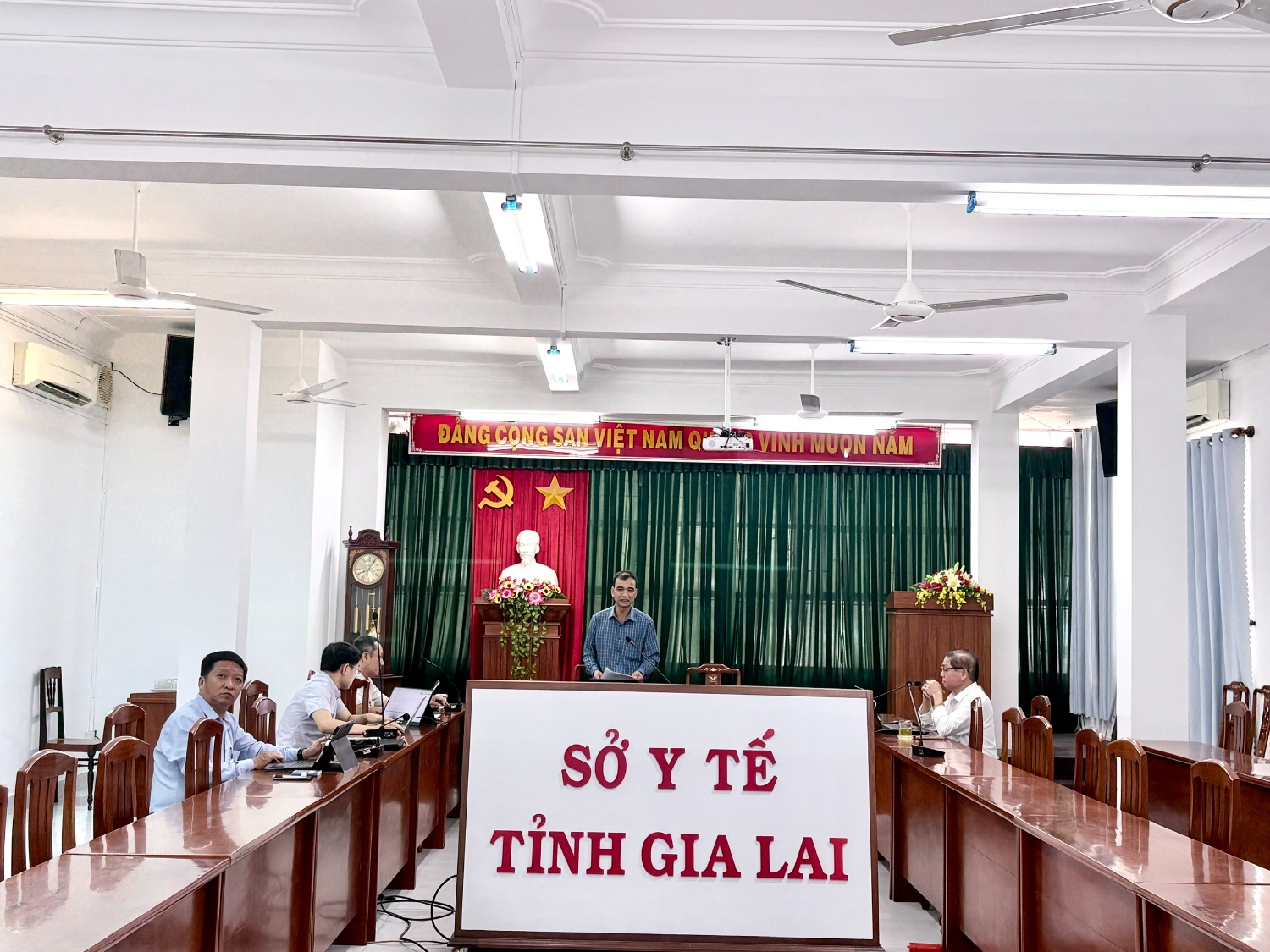 Ông Đinh Hà Nam, Phó Giám đốc Sở Y tế tỉnh Gia Lai phát biểu tại buổi Hội nghị (Ảnh: Thu Phương)