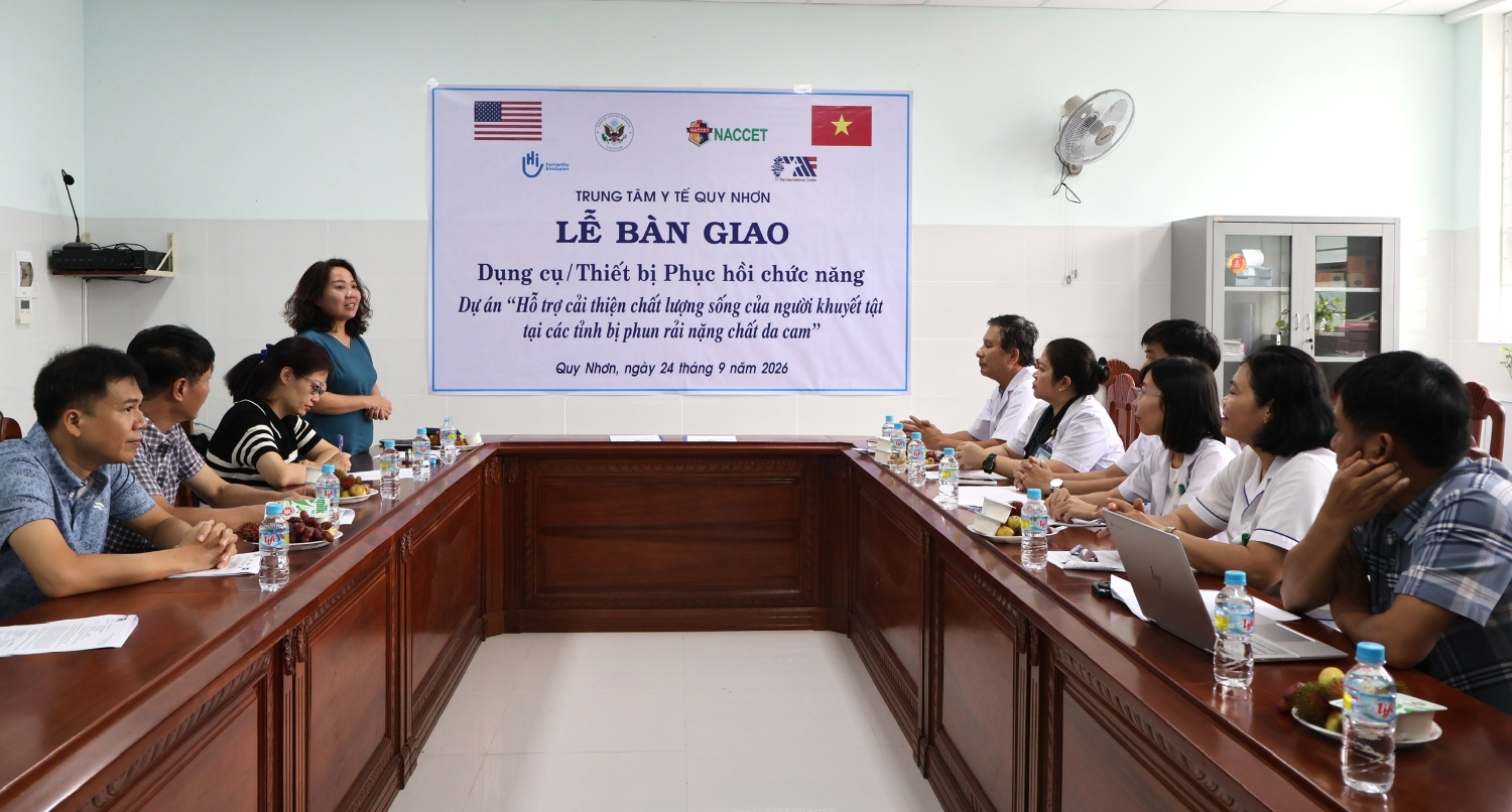 Toàn cảnh Lễ bàn giao dụng cụ và trang thiết bị phục hồi chức năng