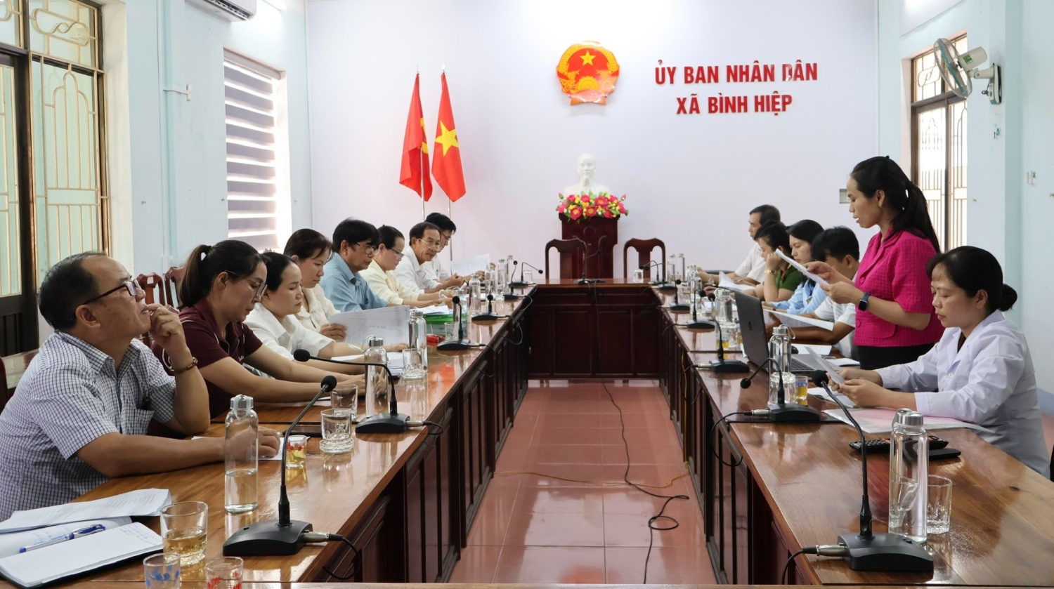 Quang cảnh buổi làm việc.